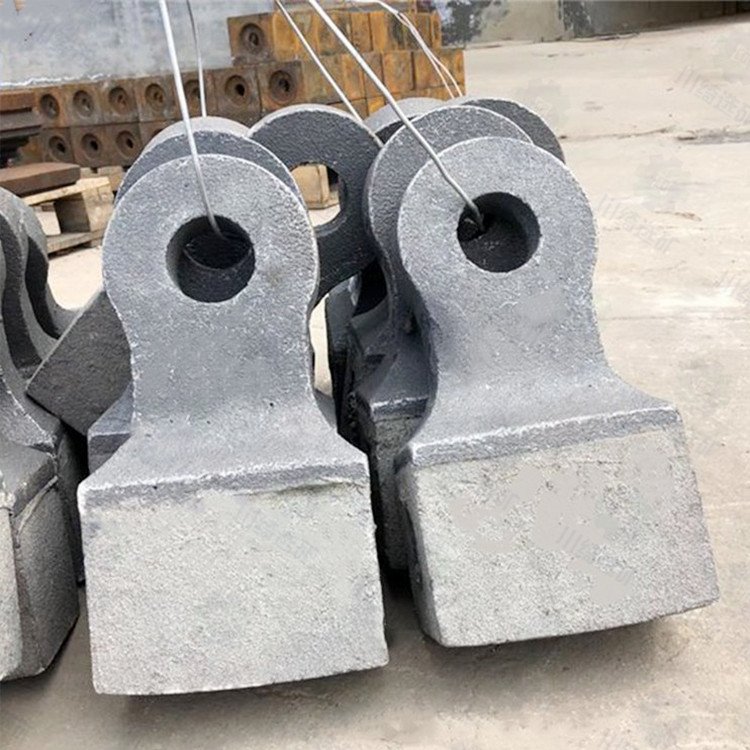 復合破碎機錘頭、合金反擊破板錘、錳鋼鍛造榔頭等礦用粉碎配件鑄造件全解析